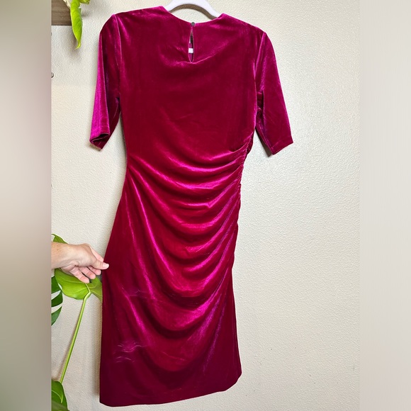 SOLD -  Vince Camuto magenta velvet bodycon dress Sz 6 - Picture 2 of 6